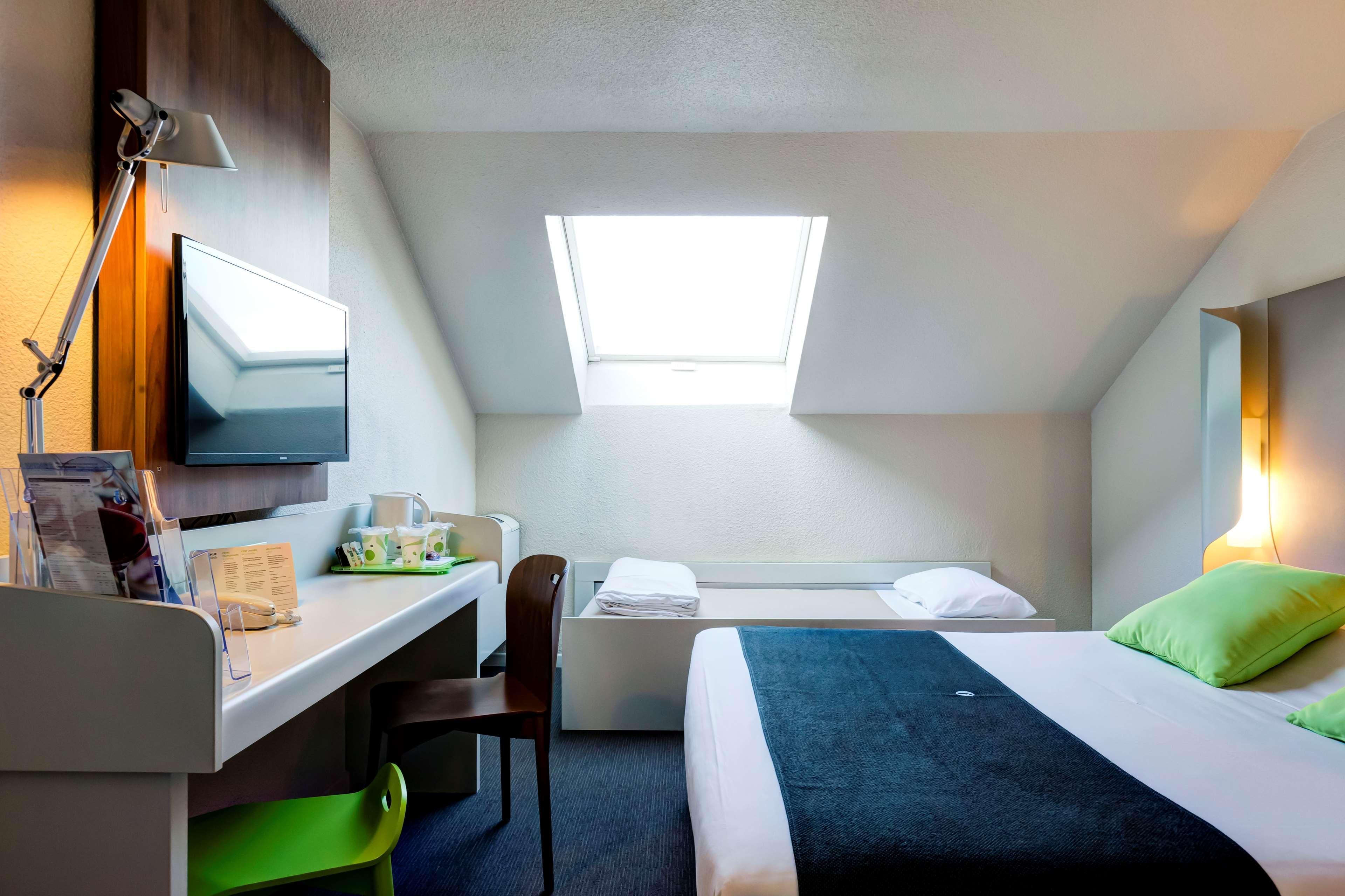 Campanile Evry Ouest - Corbeil Essonnes Hotel Exterior photo