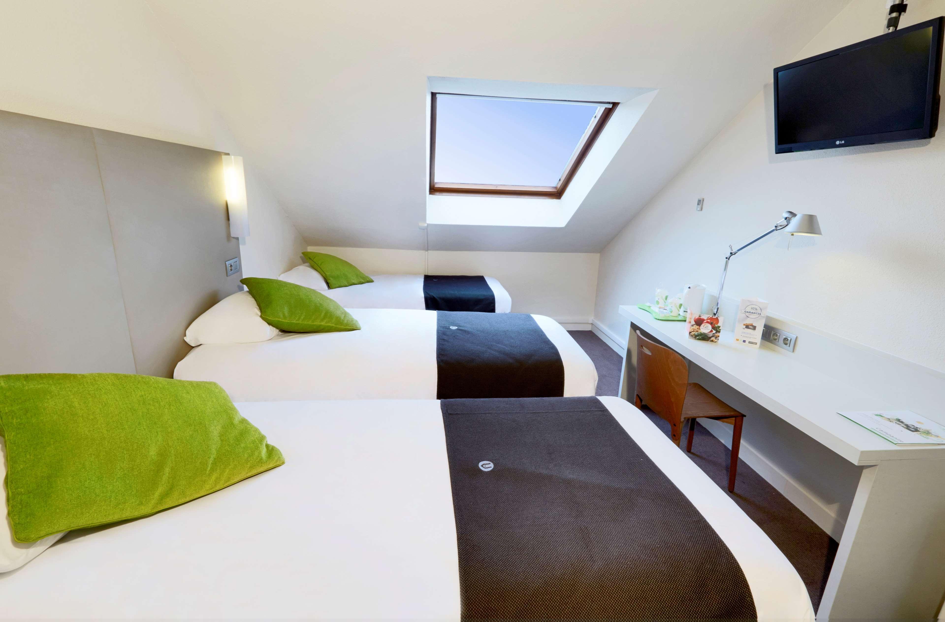 Campanile Evry Ouest - Corbeil Essonnes Hotel Exterior photo