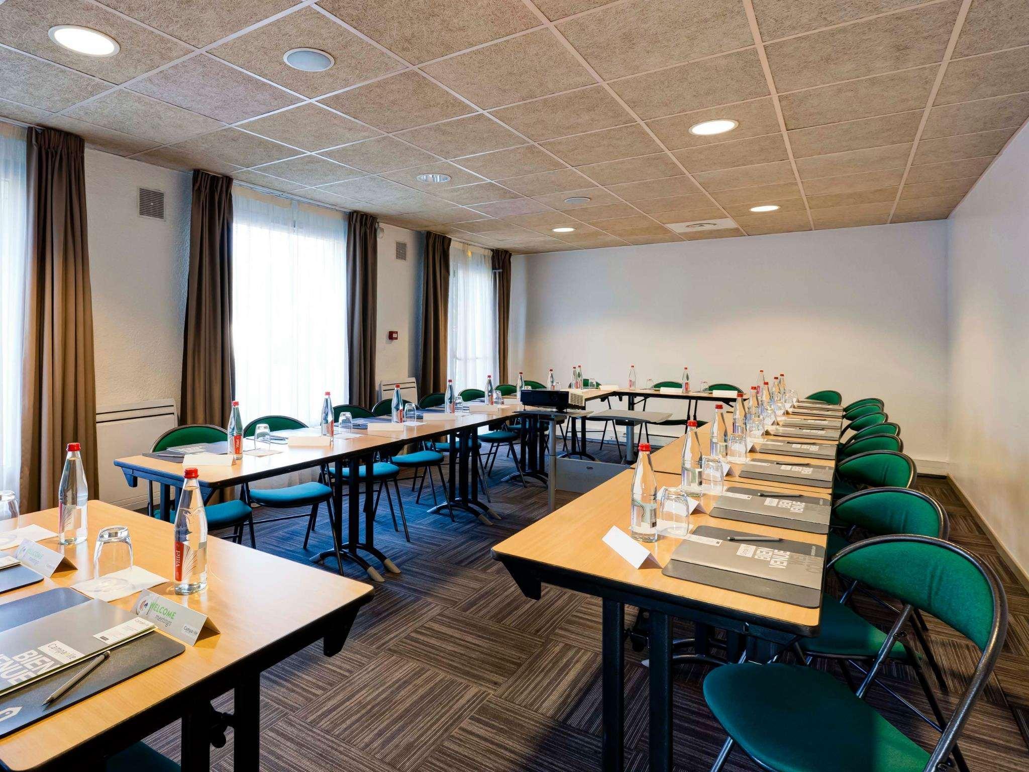 Campanile Evry Ouest - Corbeil Essonnes Hotel Exterior photo