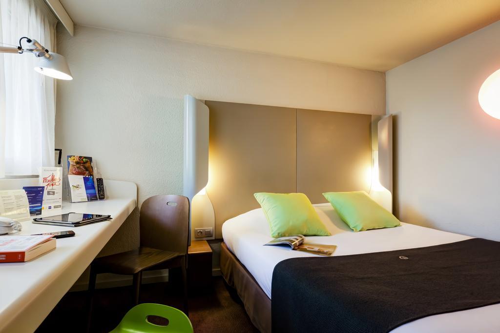 Campanile Evry Ouest - Corbeil Essonnes Hotel Exterior photo