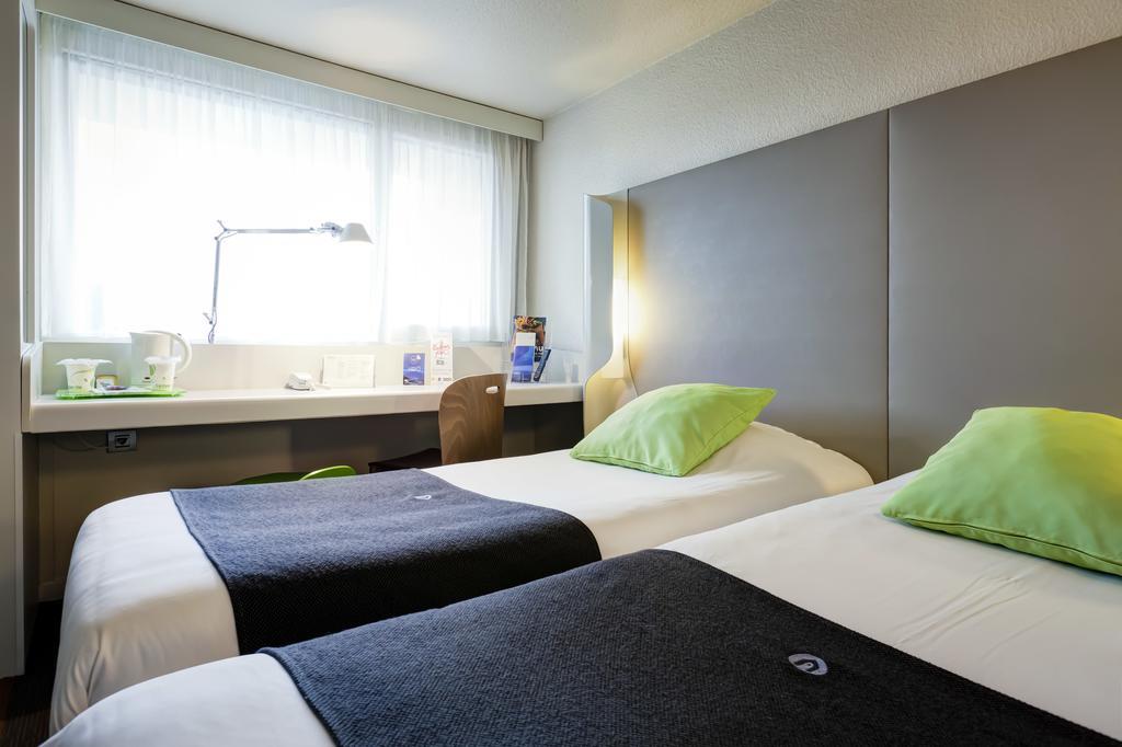 Campanile Evry Ouest - Corbeil Essonnes Hotel Exterior photo