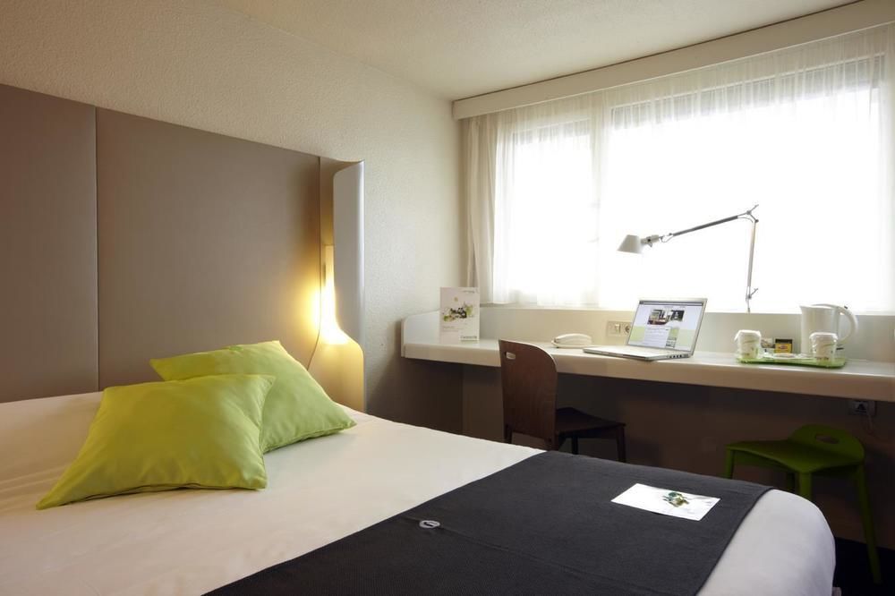 Campanile Evry Ouest - Corbeil Essonnes Hotel Room photo